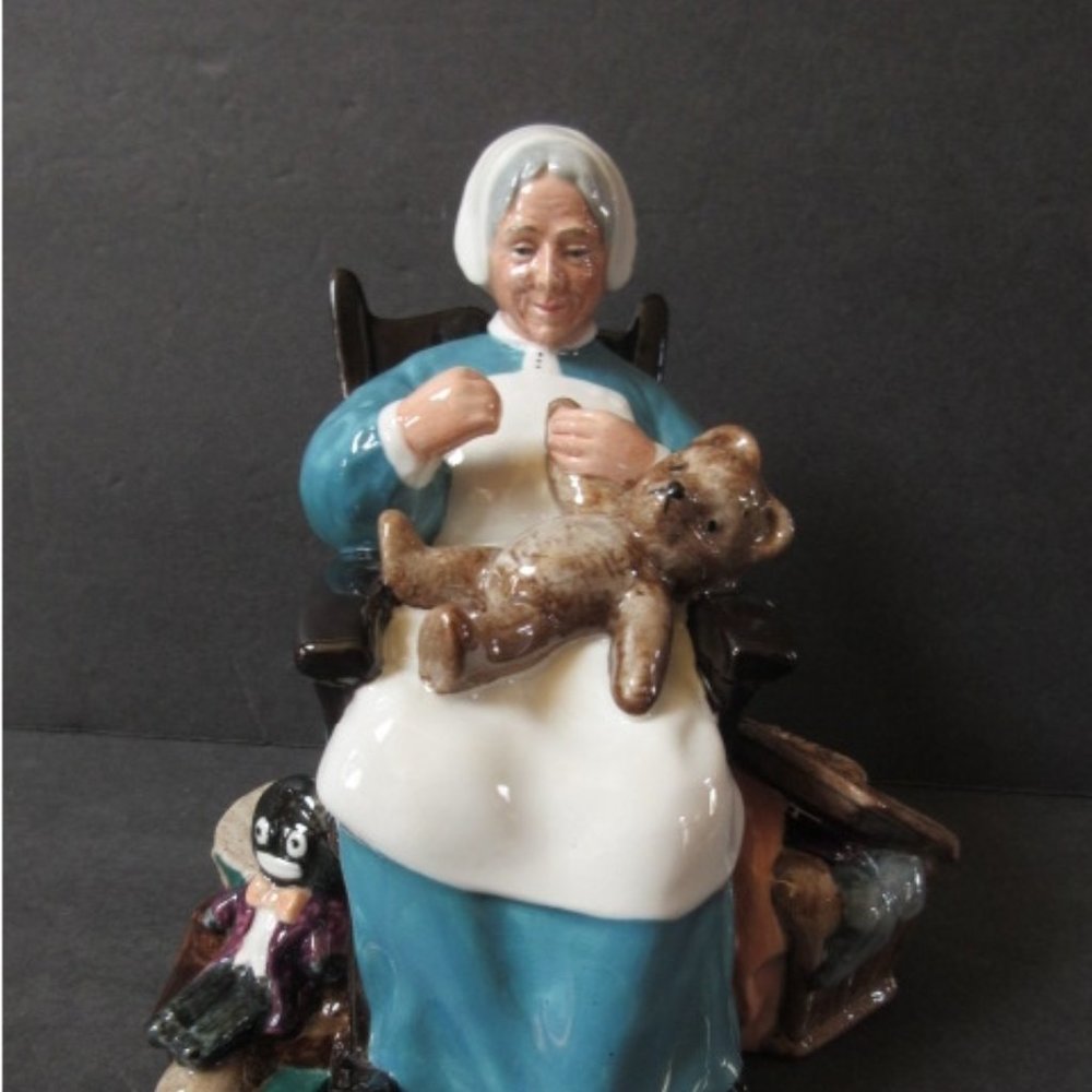 Royal Doulton Figurine 'Nanny'  HN2221  6" tall  Mint Condition